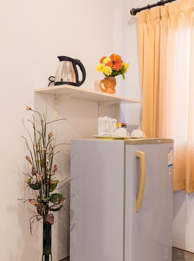 Отель Smile House Карон Экстерьер фото